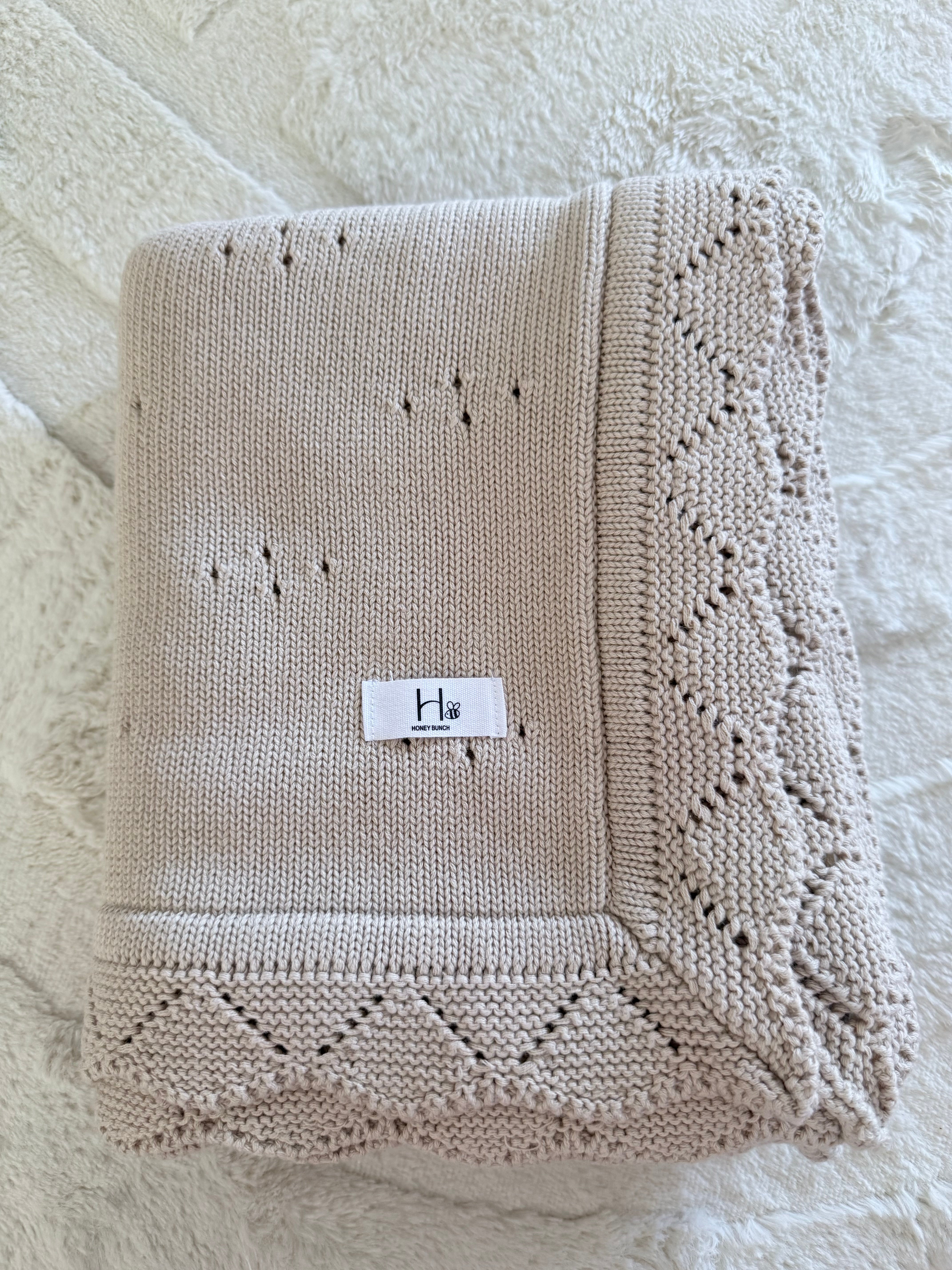 Oak Scalloped Knit Blanket