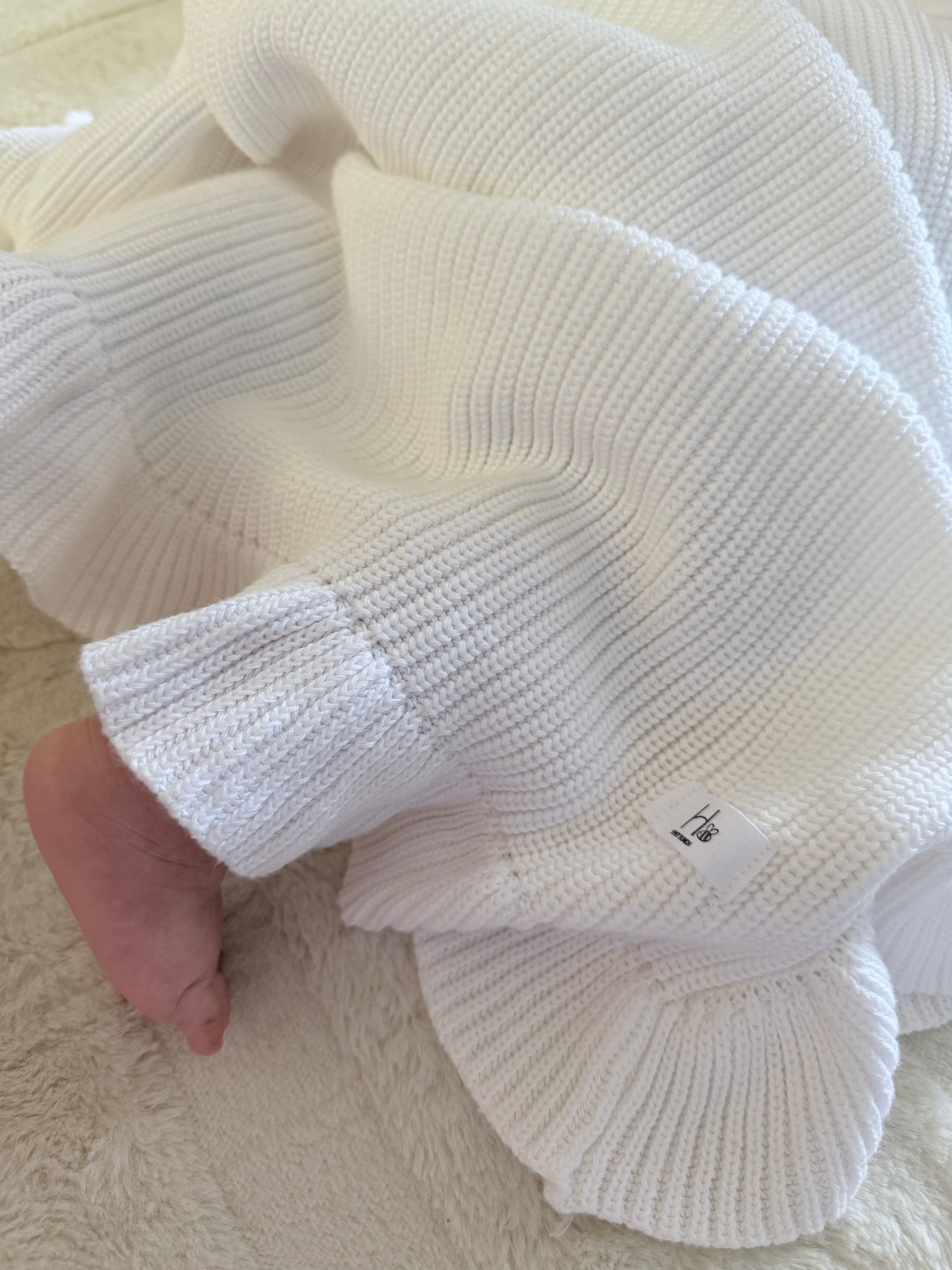 KNIT RUFFLE BLANKET |MILKY