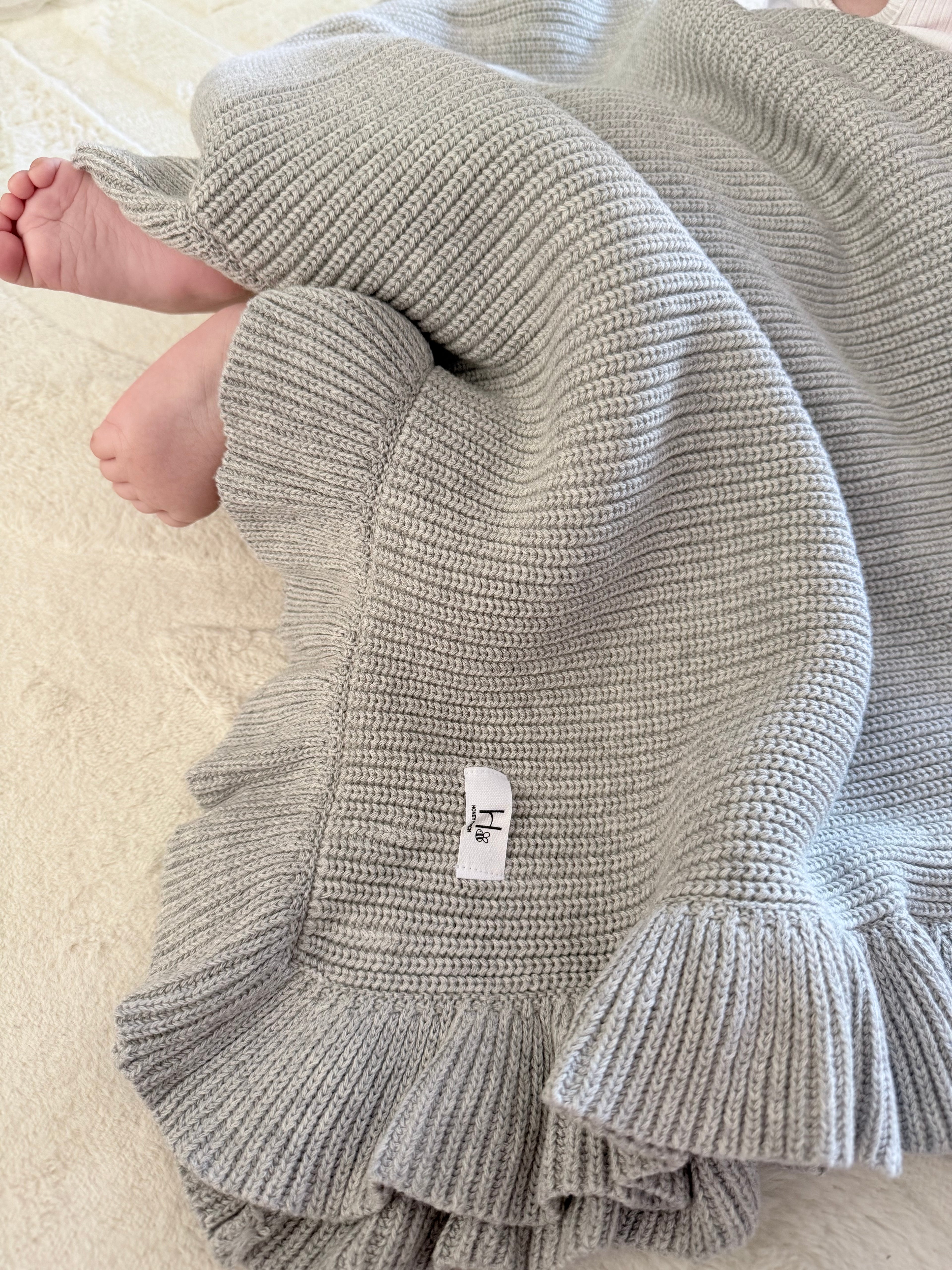 KNIT RUFFLE BLANKET | STONE