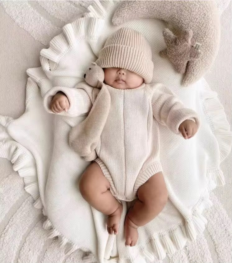 KNIT RUFFLE BLANKET |MILKY